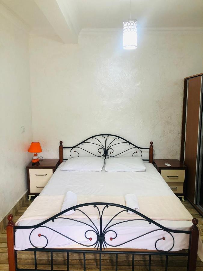 Nikas Guest House Batumi Luaran gambar