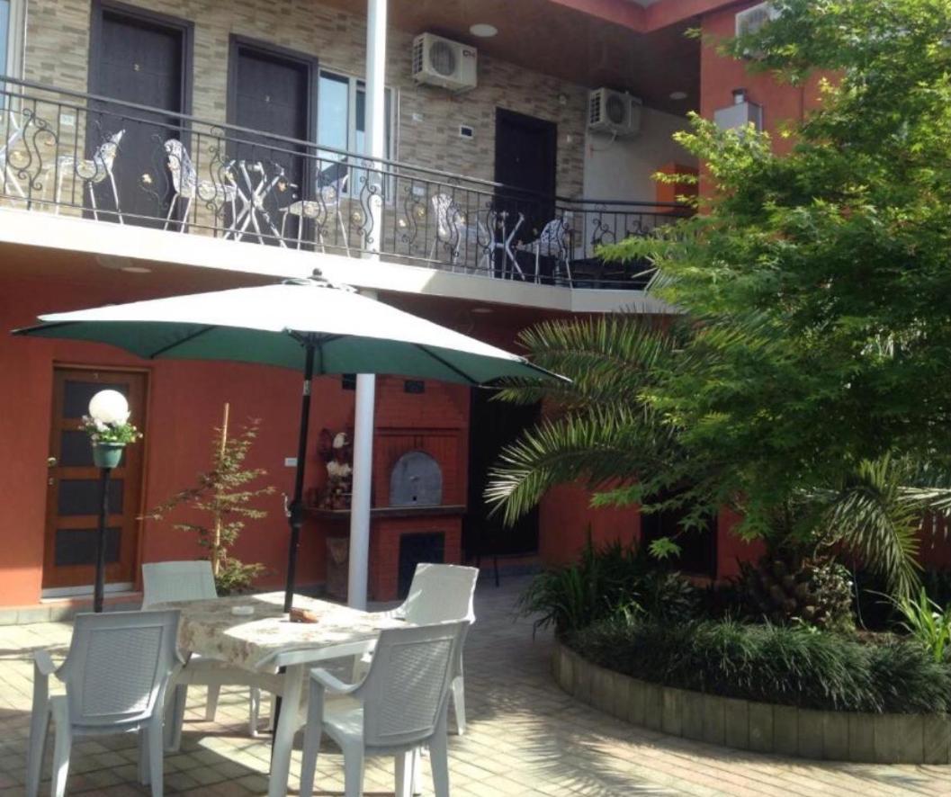 Nikas Guest House Batumi Luaran gambar