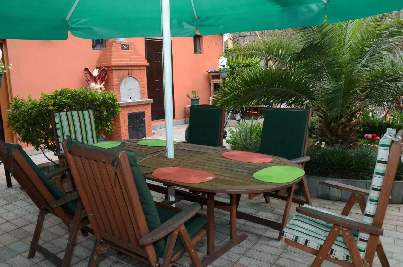 Nikas Guest House Batumi Luaran gambar